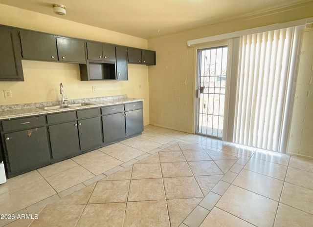 1602 W Fremont Road, Phoenix, AZ 85041