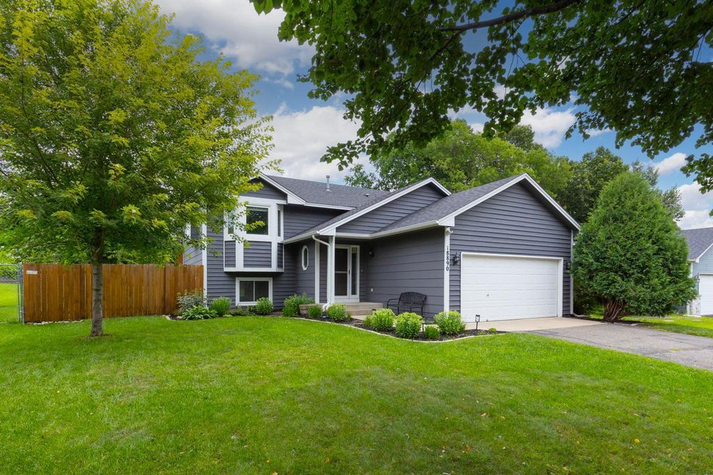 18890 Barrington Drive, Eden Prairie, MN 55346