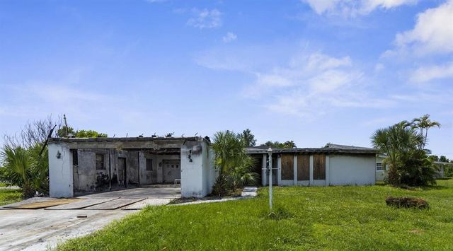 189 CUMMINS AVENUE NE, Port Charlotte, FL 33952
