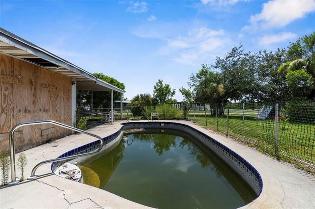 189 CUMMINS AVENUE NE, Port Charlotte, FL 33952