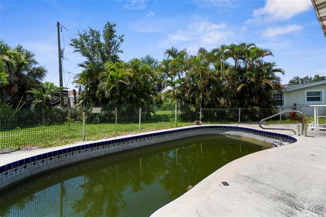 189 CUMMINS AVENUE NE, Port Charlotte, FL 33952