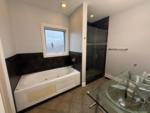7016 W MEDILL Avenue, Chicago, IL 60707