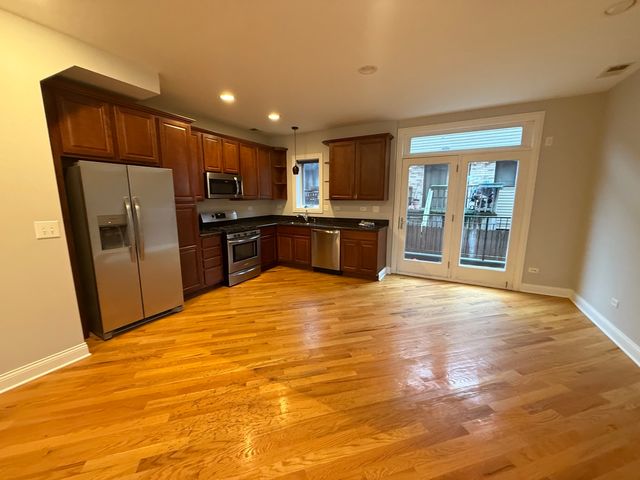 7016 W MEDILL Avenue, Chicago, IL 60707