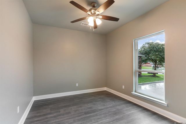 5753 Grand Dr, Baton Rouge, LA 70811