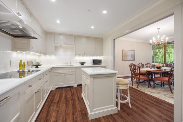 5555 Del Monte Drive 205, Houston, TX 77056