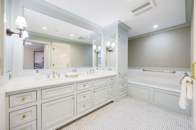 5555 Del Monte Drive 205, Houston, TX 77056