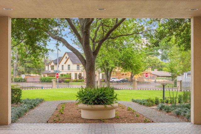 5555 Del Monte Drive 205, Houston, TX 77056