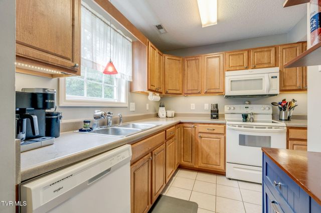 2201 Cherokee Road Apt 12, Johnson City, TN 37604