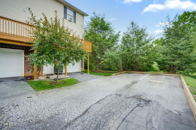 2201 Cherokee Road Apt 12, Johnson City, TN 37604