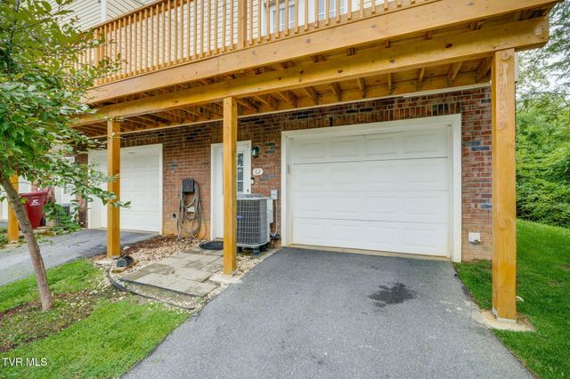 2201 Cherokee Road Apt 12, Johnson City, TN 37604
