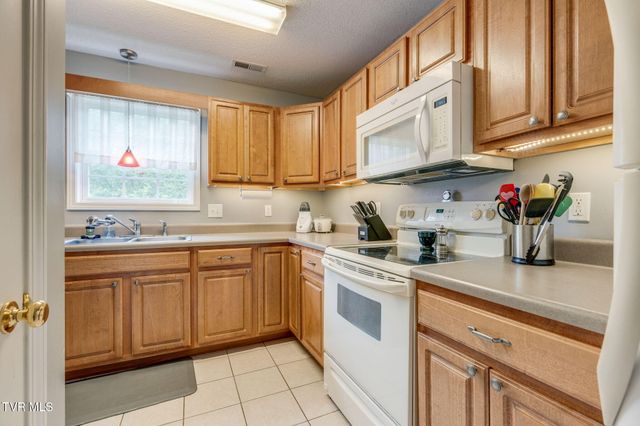 2201 Cherokee Road Apt 12, Johnson City, TN 37604
