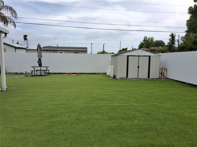 18045 NW 2nd Pl, Miami Gardens, FL 33169