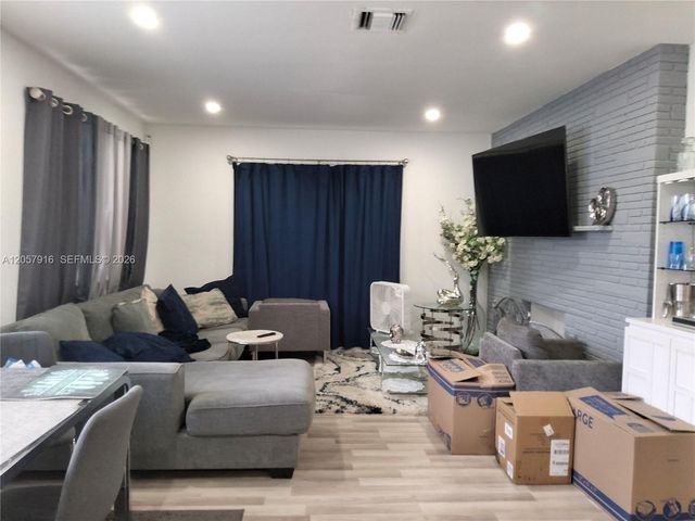 18045 NW 2nd Pl, Miami Gardens, FL 33169