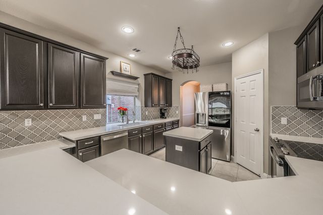 5021 Valleyside Drive, Fort Worth, TX 76123