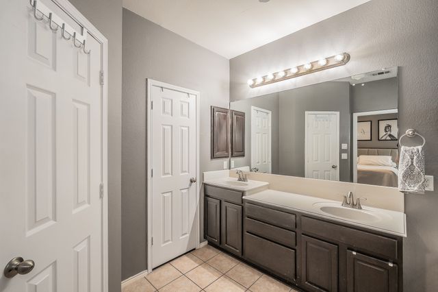 5021 Valleyside Drive, Fort Worth, TX 76123