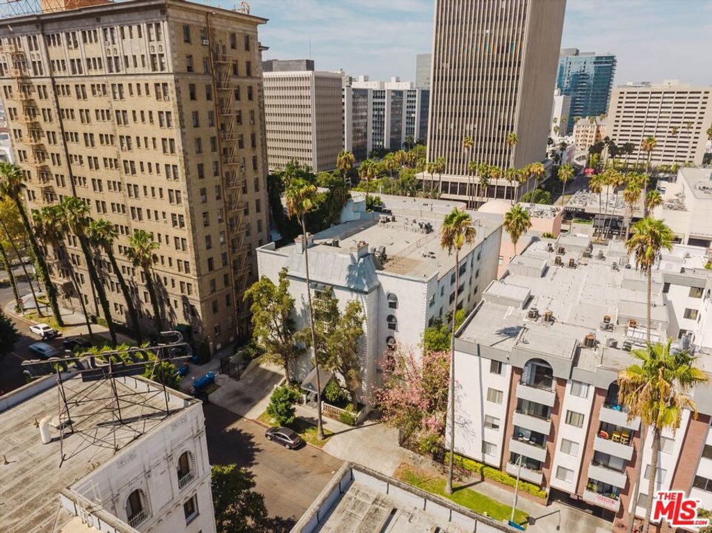 631 S Kenmore Avenue 303, Los Angeles, CA 90005 — photo 2
