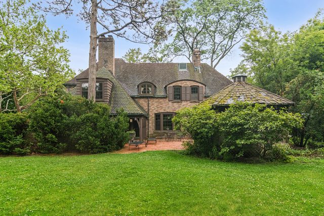 102 Pine Road, Barrington, IL 60010
