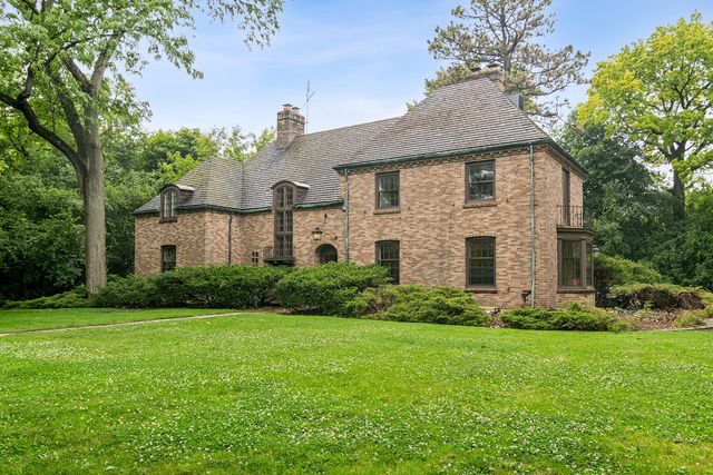 102 Pine Road, Barrington, IL 60010