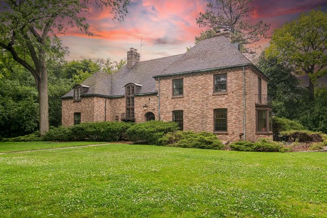 102 Pine Road, Barrington, IL 60010
