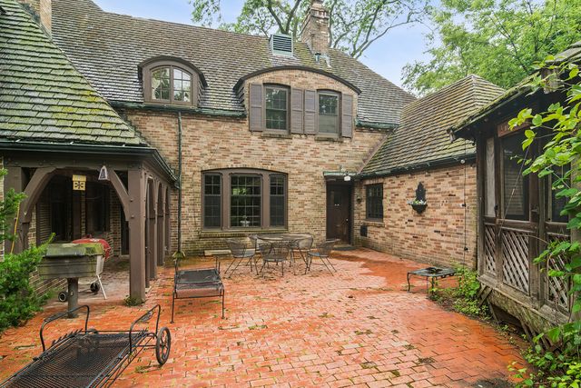 102 Pine Road, Barrington, IL 60010