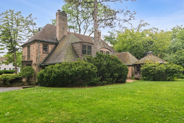 102 Pine Road, Barrington, IL 60010