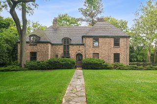 102 Pine Road, Barrington, IL 60010