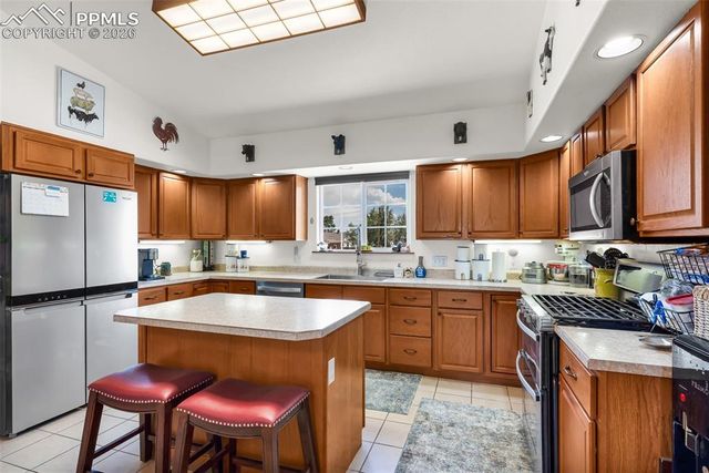 75 Wheatridge Drive, Pueblo, CO 81005