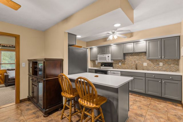 705 E 5th Street, Coal Valley, IL 61240