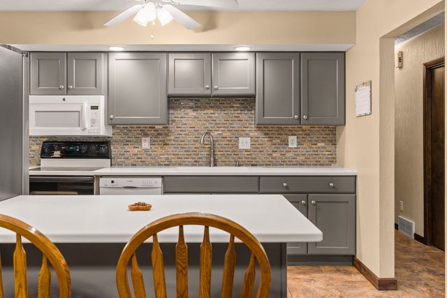 705 E 5th Street, Coal Valley, IL 61240