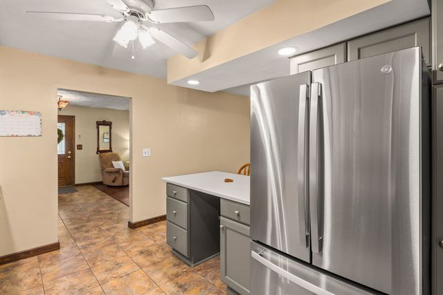 705 E 5th Street, Coal Valley, IL 61240