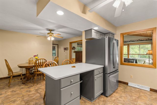 705 E 5th Street, Coal Valley, IL 61240