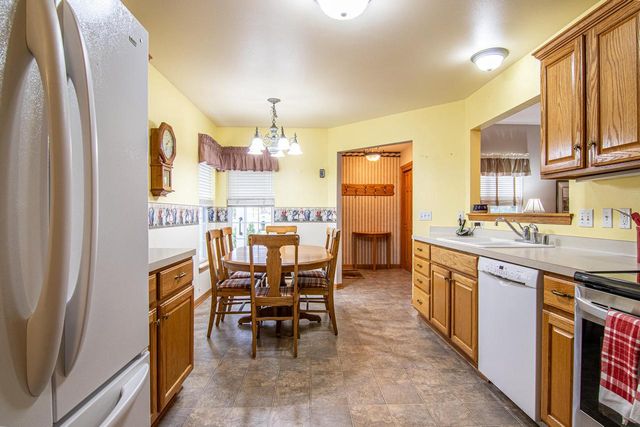 1224 Steeplechase DRIVE, Watertown, WI 53094