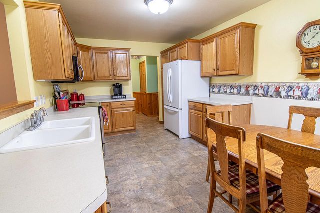 1224 Steeplechase DRIVE, Watertown, WI 53094