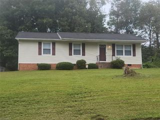 3878 Pembrooke Road, Winston-salem, NC 27106