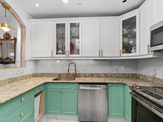 609 SW 2nd Ave, Hallandale Beach, FL 33009