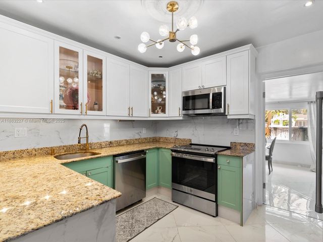 609 SW 2nd Ave, Hallandale Beach, FL 33009