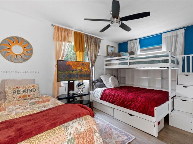 609 SW 2nd Ave, Hallandale Beach, FL 33009