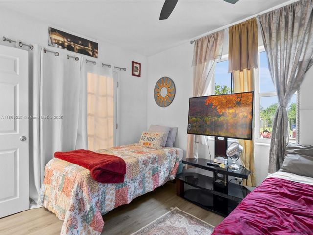 609 SW 2nd Ave, Hallandale Beach, FL 33009