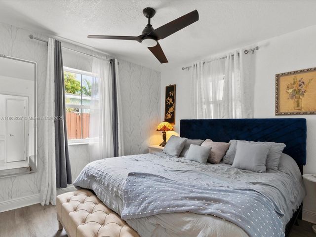 609 SW 2nd Ave, Hallandale Beach, FL 33009