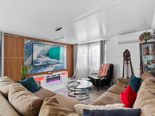 609 SW 2nd Ave, Hallandale Beach, FL 33009