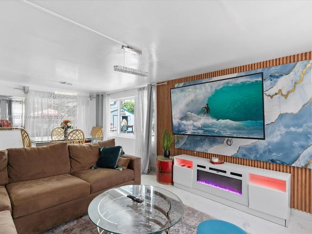 609 SW 2nd Ave, Hallandale Beach, FL 33009