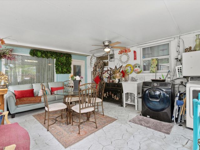 609 SW 2nd Ave, Hallandale Beach, FL 33009