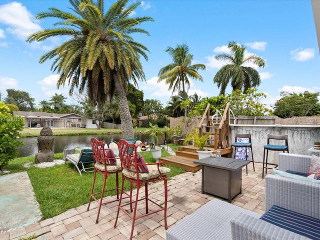 609 SW 2nd Ave, Hallandale Beach, FL 33009