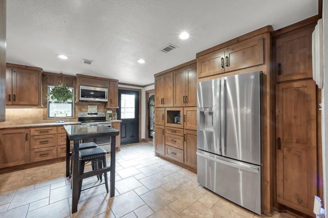 10716 N Lake Road, Montgomery, TX 77316