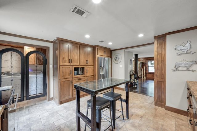 10716 N Lake Road, Montgomery, TX 77316