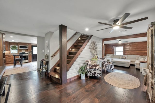 10716 N Lake Road, Montgomery, TX 77316