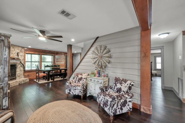 10716 N Lake Road, Montgomery, TX 77316