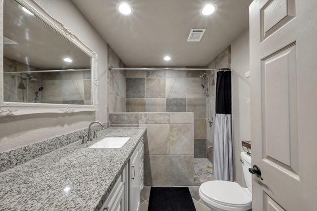 10716 N Lake Road, Montgomery, TX 77316