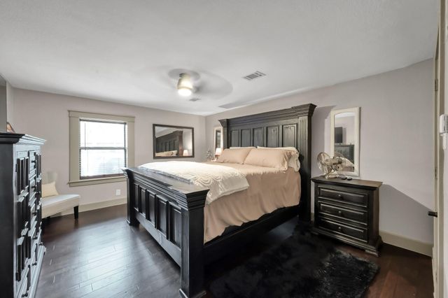 10716 N Lake Road, Montgomery, TX 77316