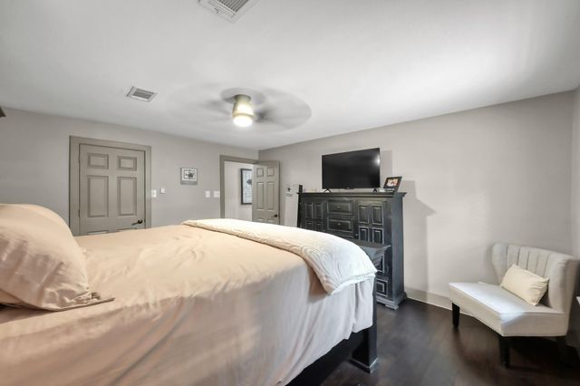 10716 N Lake Road, Montgomery, TX 77316